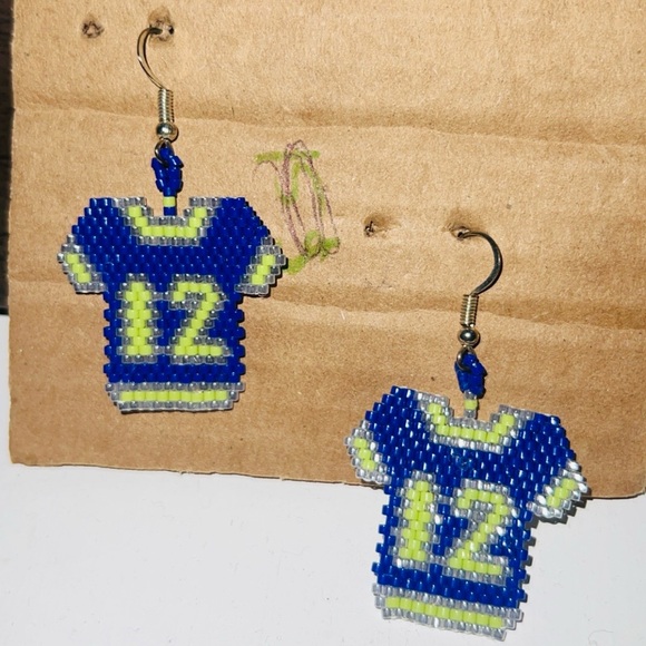 Hand made beaded Earrings Seahawks - Picture 1 of 2
